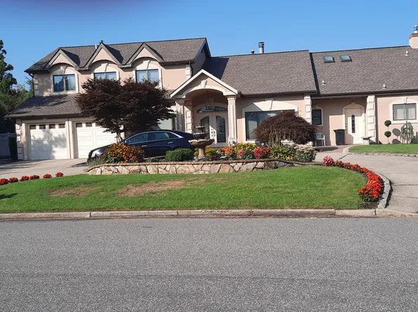 16 Eastwood Pl, Commack, NY 11725