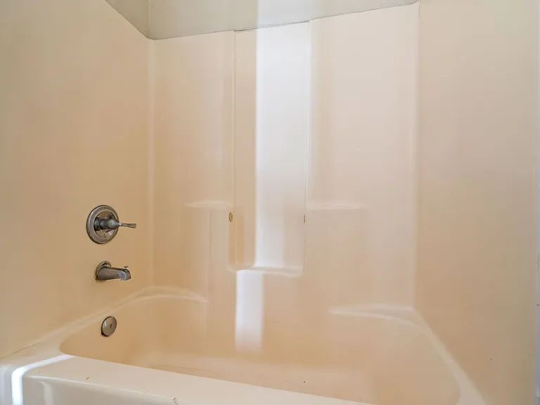 29-web-or-mls-1742 E Pepper Cir Apt 4--26_12132024