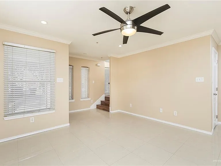 103 S 48th Ln #4 — Photo 3
