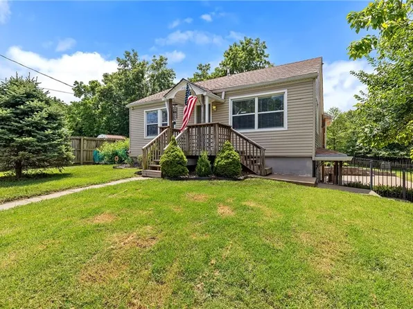 7108 NE Kranz Rd, Kansas City, MO 64118