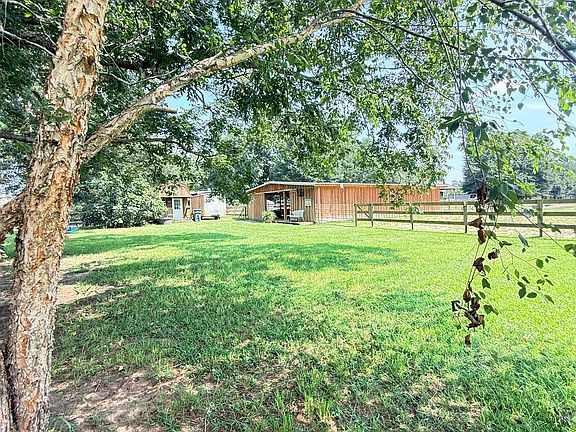 5th image of 11882 Fieldcrest Ln