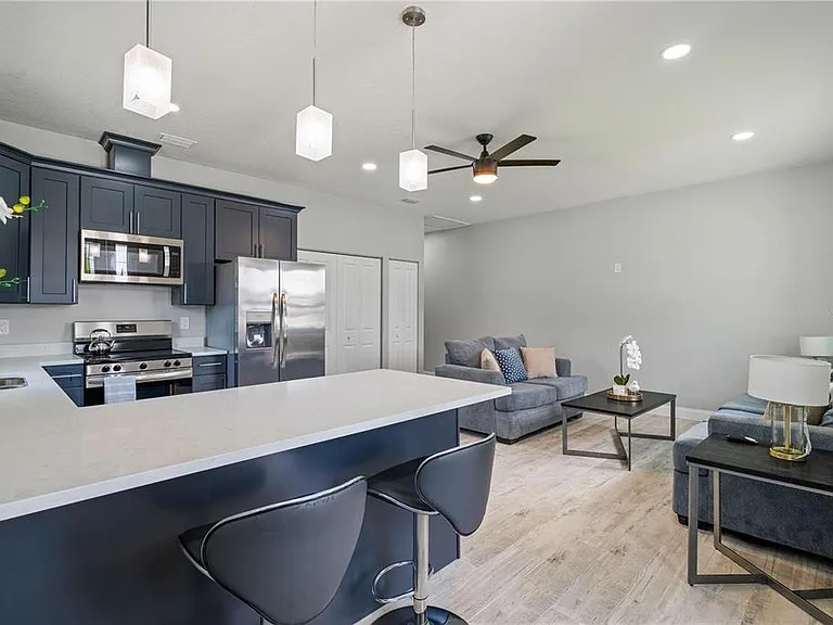 2617 W Saint Joseph St #2 — Photo 3
