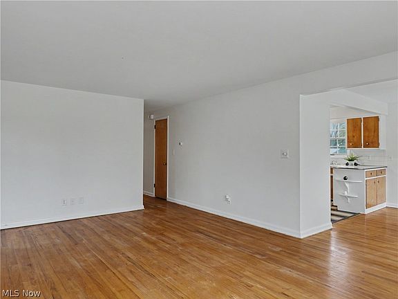 5th image of 151 Roanoke Ave