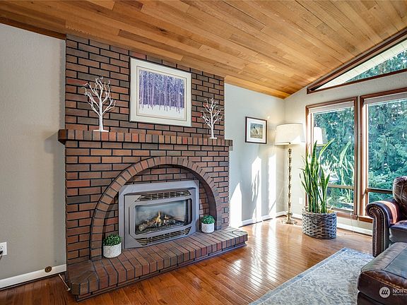 Beautiful brick surrounding the gas fireplace insert>
