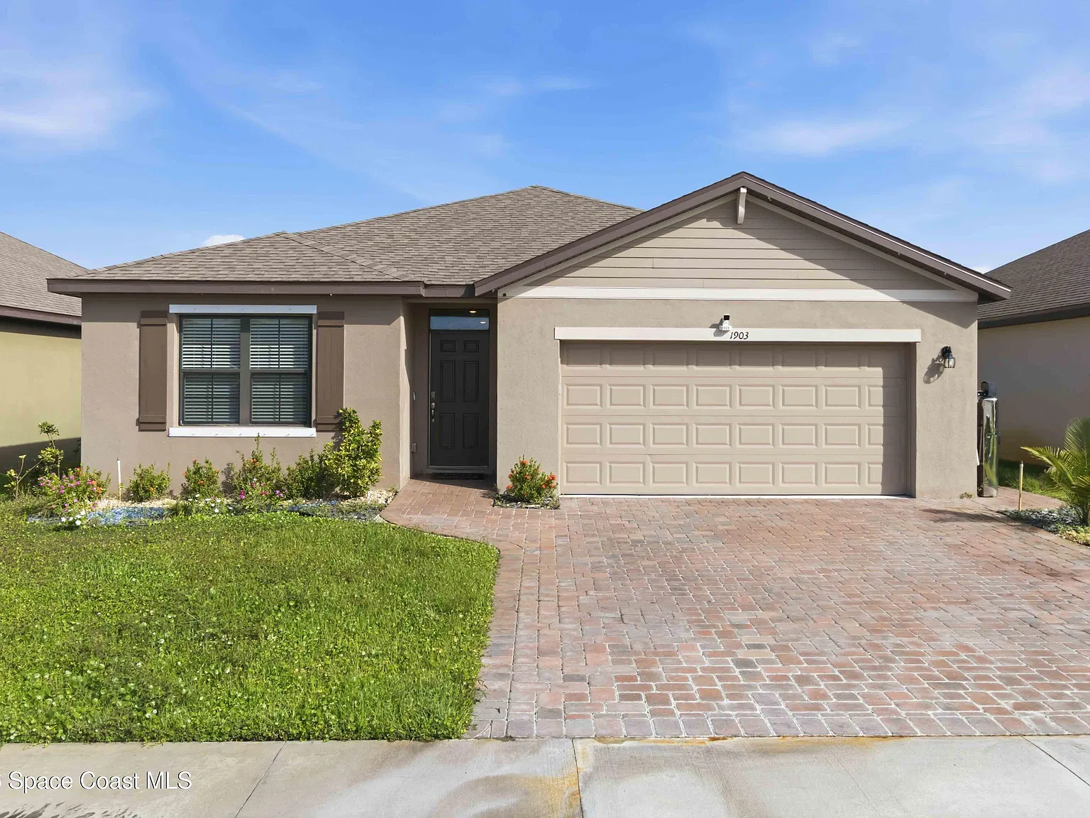 4 bed, 2.0 bath, 1830 sqft, $2,300 — Photo 1