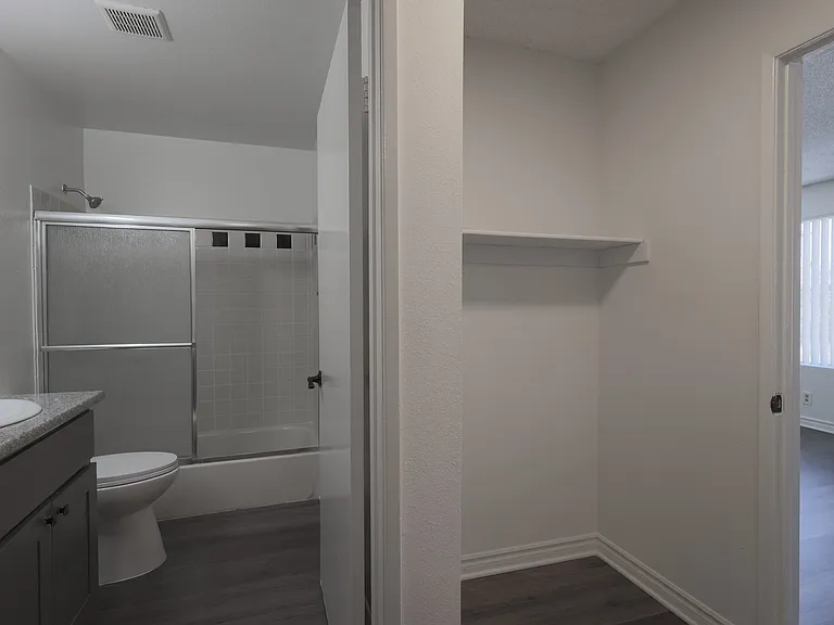 909 Irolo St — Photo 8