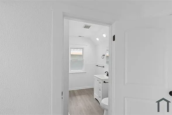 1030 E Broadway St #2 — Photo 11