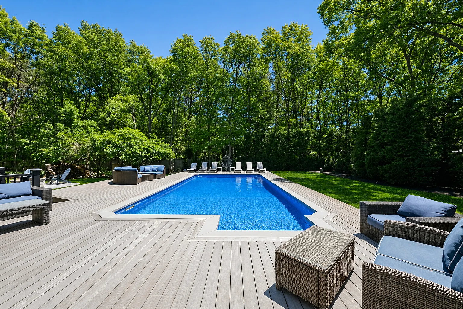 Wainscott South Charmer — Photo 1
