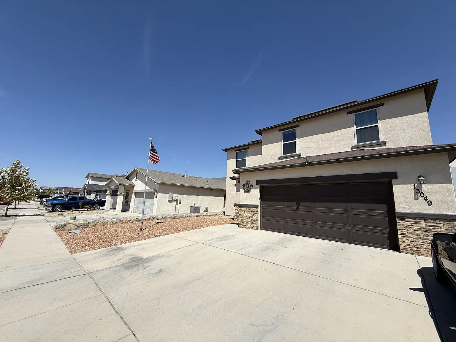 4 bed, 2.5 bath, 2074 sqft, $1,950 — Photo 3