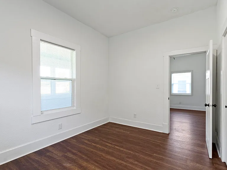 1413 S State Ave — Photo 17