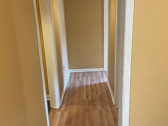 5th image of 913 Saint Clair St