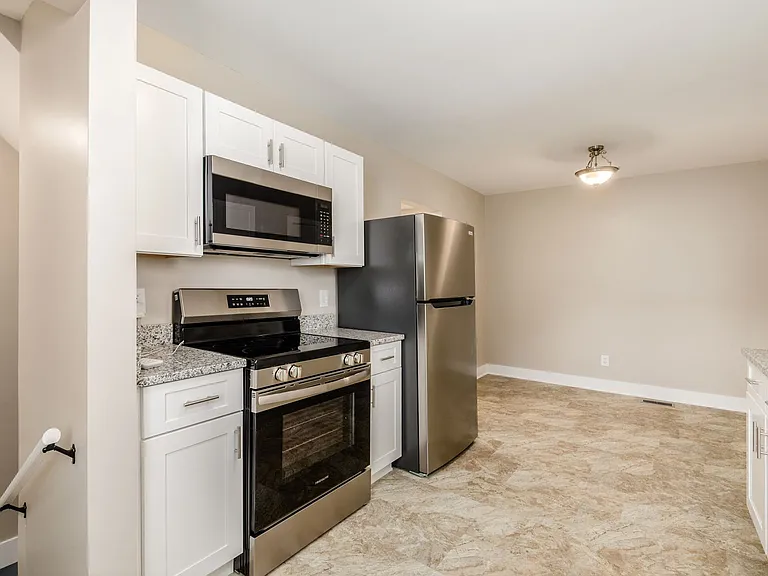2215 Dresden St — Photo 18