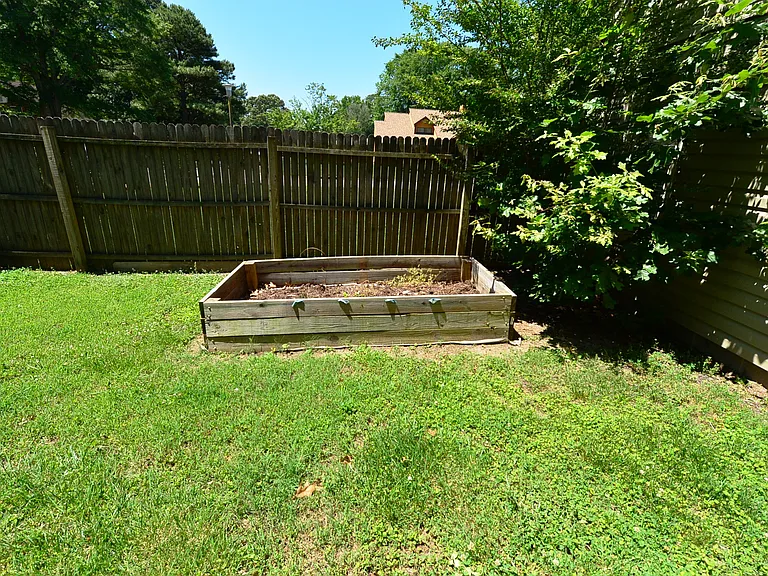 1548 Beachview Dr — Photo 35