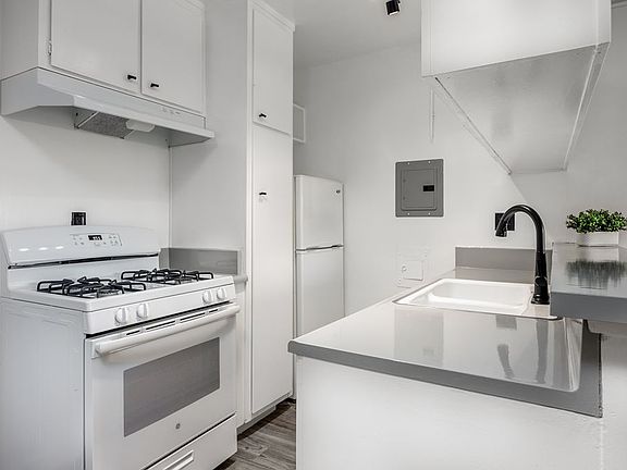 5th image of 4444 Hazeltine Ave APT 207