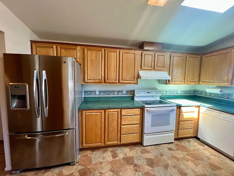 2054 Marion Ave — Photo 4