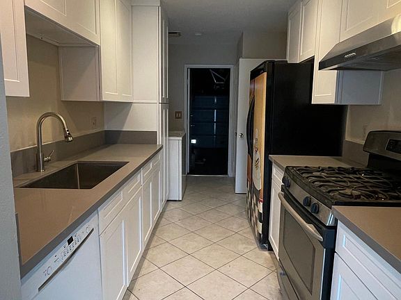refrigerator is for display only