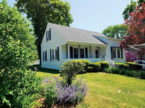 11 Linwood St, Uxbridge, MA 01569