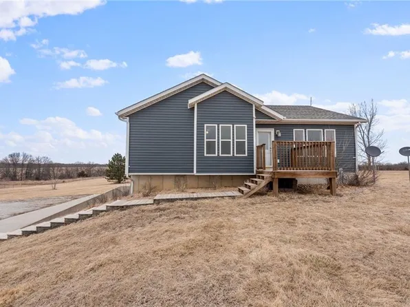 9973 NW Barwick Dr, Cameron, MO 64429