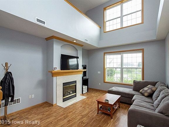 2nd image of 1017 NE Greenview Dr