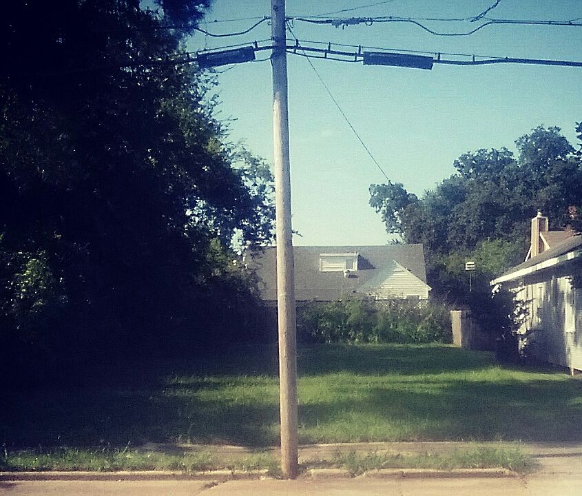 1st image of 709 Iris St