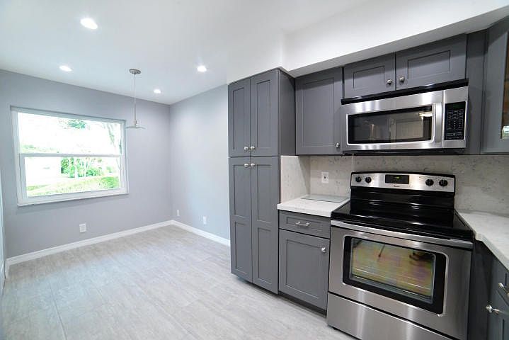 1st image of 14849 Cumberland Dr