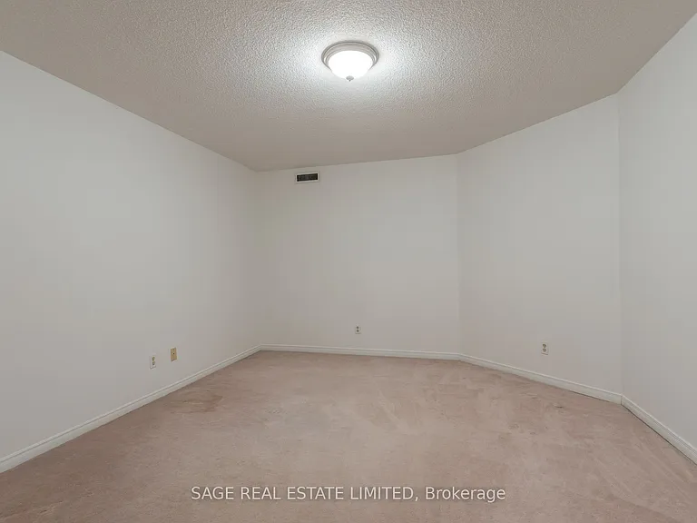 25 George St S #302 — Photo 9