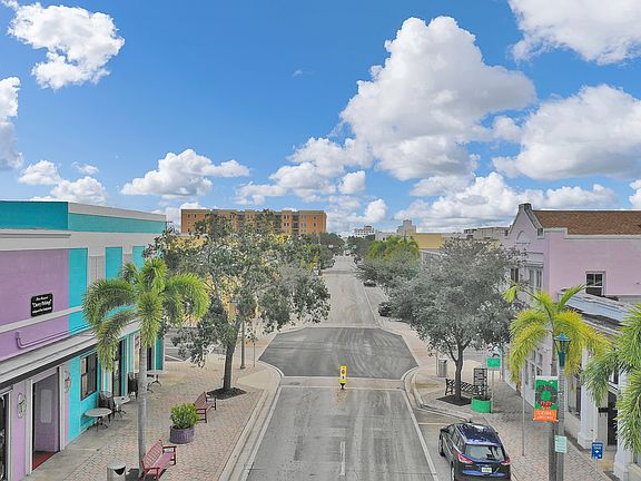 2nd image of 805 Lake Ave