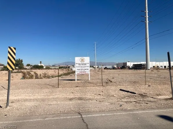 5875 Edmond St, Spring Valley, NV 89118