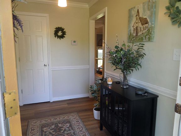 4th image of 807 Shoresbrook Dr