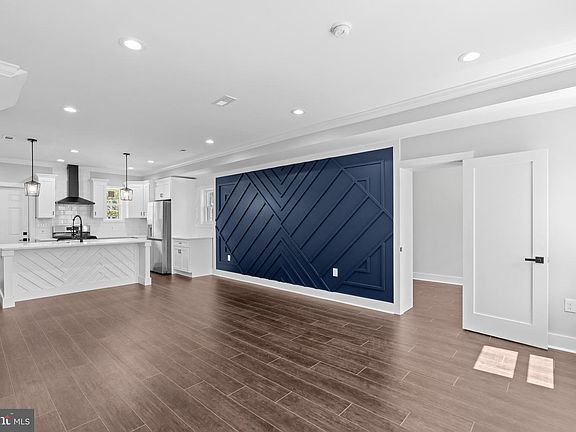 5th image of 4022 Boarman Ave