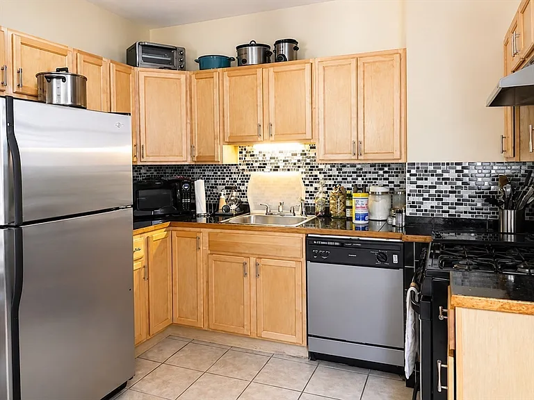 1512 Hyde Park Ave #1 — Photo 2