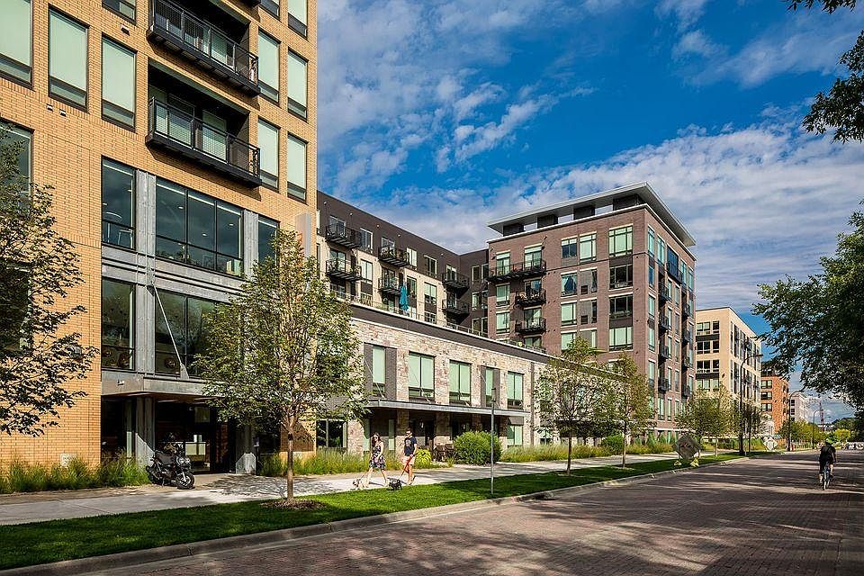 1st image of 401 SE Main St #1006