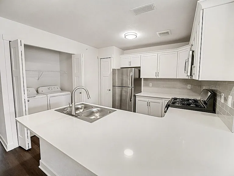 The Grove Apartment Homes — Photo 14