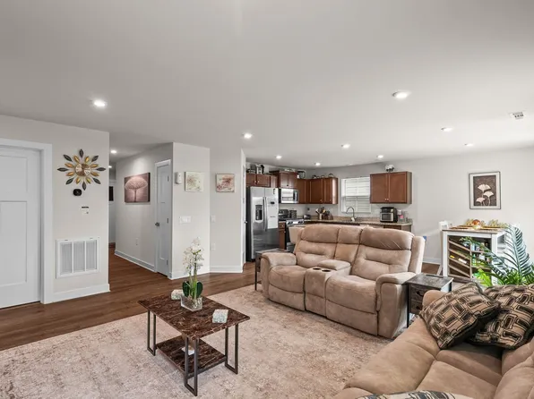 396 Streamview Dr, White House, TN 37188