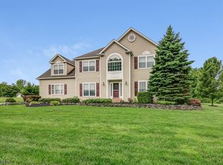 18 Benjamin St, Somerset, NJ 08873