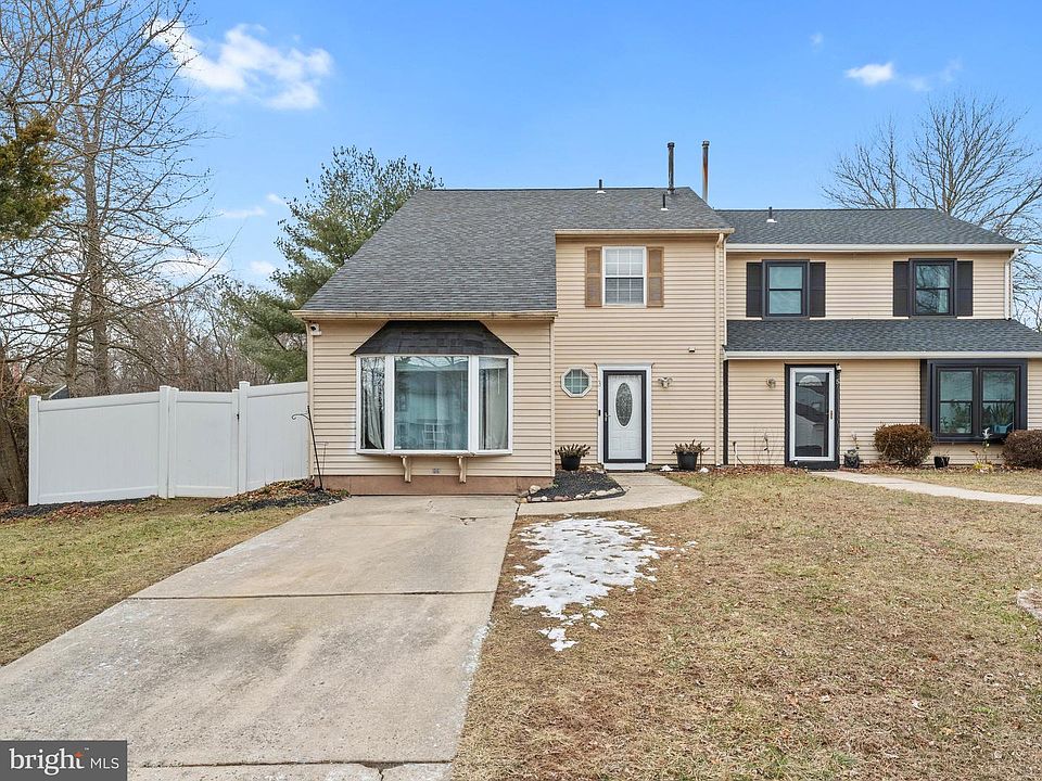1st image of 3 Hewitt Ln