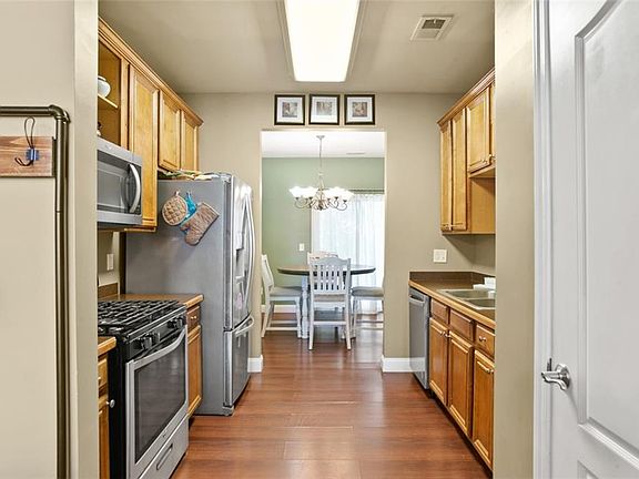 4th image of 207 River Green Ave