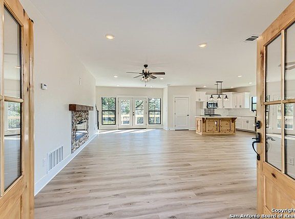 3rd image of 273 Eagles Peak Dr