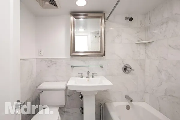 Rented by Mdrn Residential | media 15