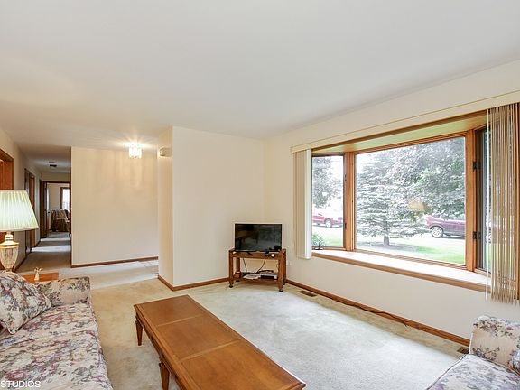 4th image of 770 Dona Ct