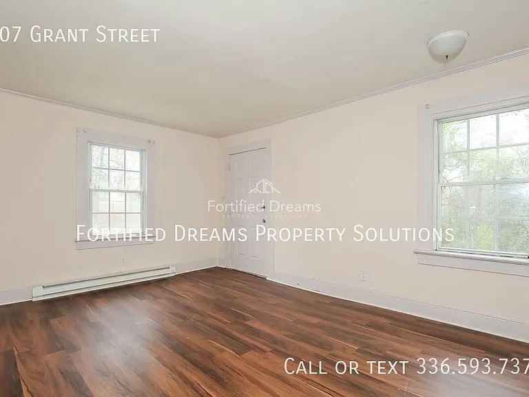 907 Grant St — Photo 3