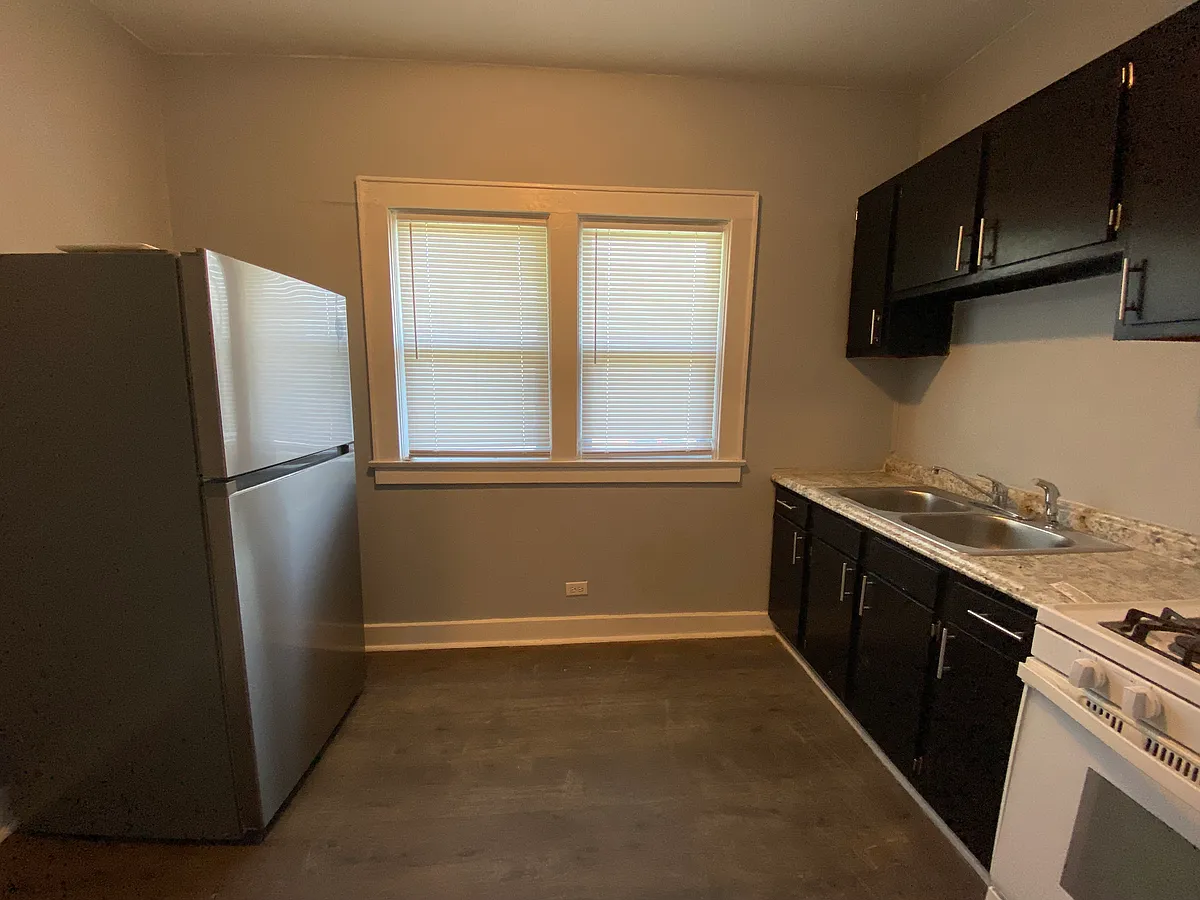 Building Photo - 301 W Whitney Ave #203