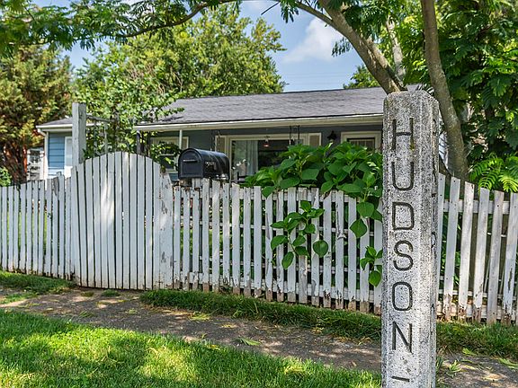 3rd image of 1041 Hudson Ave