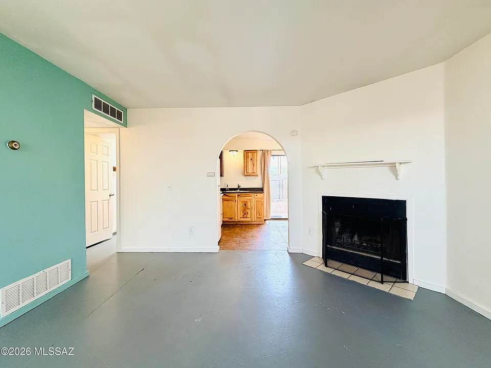 1028 E Hedrick Dr #3