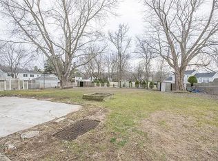 41 Kipling Way, Manalapan, NJ 07726