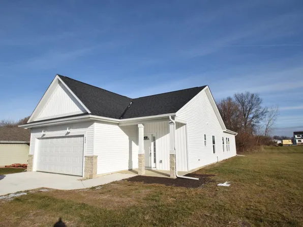 494 Blackstone Ct, Kouts, IN 46347