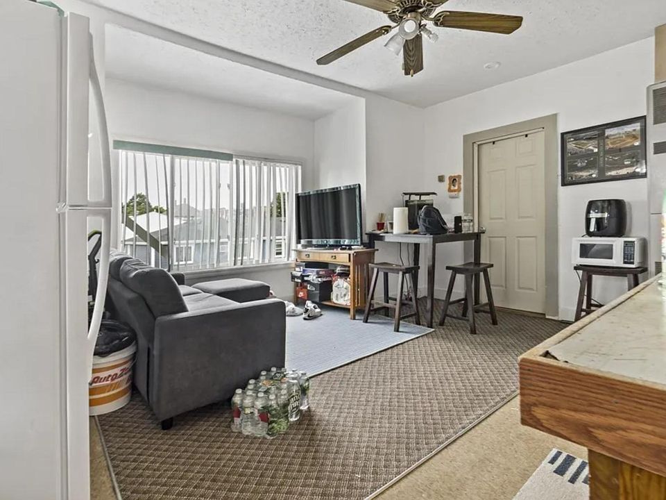 2nd image of 174 Montaup St #3W