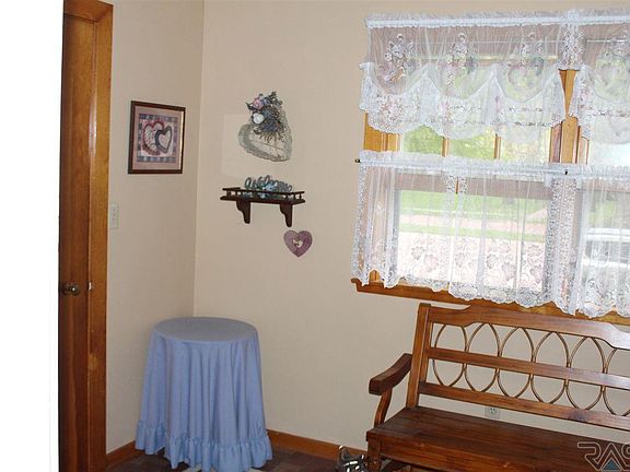 5th image of 926 N Egan Ave