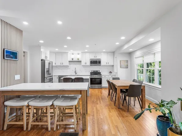 16 Country Candle Ln, Northborough, MA 01532