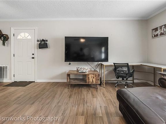 4th image of 302 Brookwood Dr